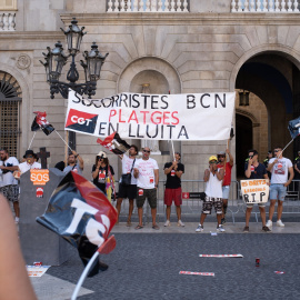 28/07/23 Concentración de la huelga indefinida de socorristas convocada por la CGT en Barcelona, a 28 de julio de 2023