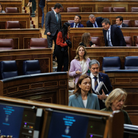 Diputados abandonan el hemiciclo tras una sesión de control al Gobierno. Archivo.