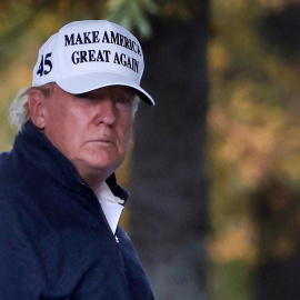 Foto de archivo del 7 de noviembre de 2020 del entonces presidente de EEUU, Donald Trump, a su llegada  a la Casa Blanca después de que los medios de comunicación declararan al candidato demócrata Joe Biden ganador de las elecciones presidenciales. REU