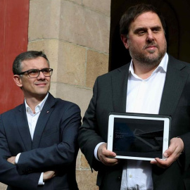 Fotografía de archivo (29/11/2016), del secretario general de Economía del Gobierno catalán, Josep Maria Jové Lladó (i), junto al vicepresidente del Govern y conseller de Economía, Oriol Junqueras (d). /EFE