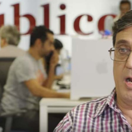 El periodista de 'Público', Carlos Enrique Bayo, en un momento del vídeo.