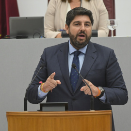 El candidato del Partido Popular para presidir Murcia, Fernando López Miras, interviene en la Asamblea Regional, a 7 de julio de 2023