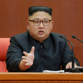 Kim Jong Un habla durante el segundo pleno del Comité Central del Partido de los Trabajadores de Corea del Norte./REUTERS