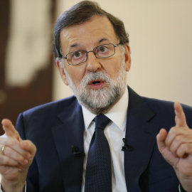 Mariano Rajoy ha exigido a Carles Puigdemont, que renuncie a la declaración unilateral de independencia para evitar "males mayores".EFE/Ángel Díaz.