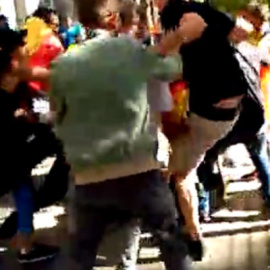 Captura de la agresión al fotógrafo.