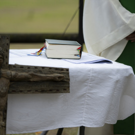 03/08/2023 Altar durante la celebración de una eucaristía