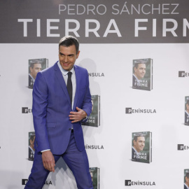 Pedro Sánchez, presidente del Gobierno, durante la presentación de su segundo libro, 'Tierra firme', este martes en Madrid. EFE/ Juan Carlos Hidalgo