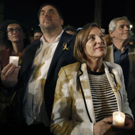 De izda a dcha. Josep Rull, del PdeCat, Marta Rovira de ERC, el vicepresidente del Govern, Oriol Junqueras y la presidenta del Parlamento de Cataluña, Carme Forcadell, durante la concentración en la Avenida de la Diagonal de Barcelona convocada por Omni