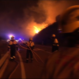El incendio de Portbou (Girona) sigue sin control y ha obligado a desalojar a 135 personas