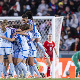 Las jugadoras de la selección española celebran uno de los goles marcados ante Suiza en los octavos de final del Mundial este 5 de agosto de 2023.