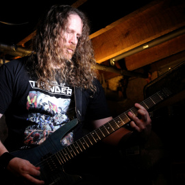 El guitarrista de A Sound of Thunder. REUTERS/Nathan Frandino