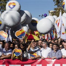 Cabecera de la manifestación convocada el pasado 29 de octubre por la entidad Societat Civil Catalana en el centro de Barcelona, en contra de la declaración de independencia en el Parlament, con la participación de los máximos dirigentes de Ciudadanos