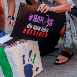 Varias personas protestan contra la violencia de género, en la plaza de Callao, a 20 de julio de 2023, en Madrid (España).