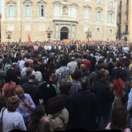 Concentració de protesta a Plaça de Sant Jaume per l'actuació policial
