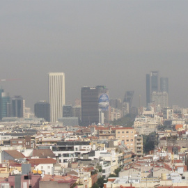 Vista general de Madrid en la que se aprecia la nube de contaminación que cubre el cielo de la capital./EUROPA PRESS
