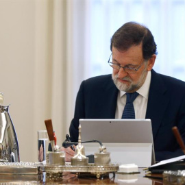 El presidente del Gobierno, Mariano Rajoy, durante la reunión extraordinaria del Consejo de Ministros. /EFE