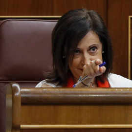 La portavoz socialista, Margarita Robles, durante su intervención en la sesión de control al Gobierno, esta mañana en el Congreso de los Diputados. EFE/ Emilio Naranjo