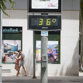 Un termómetro maraca 36 grados centígrados en la Plaza del Pilar, a 11 de agosto de 2021, en Ciudad Real, Castilla-La Mancha.