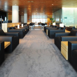 Una de las salas VIP del aeropuerto de El Prat. /EFE