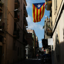 Una estelada en un balcón de Barcelona. REUTERS/Susana Vera