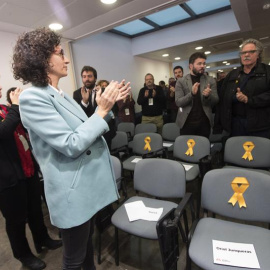 La secretària general d'ERC, Marta Rovira, en primer terme, en el Consell Nacional del partit d'aquest dissabte, que ha deixat buides les cadires corresponents als consellers del partit empresonats. EFE