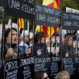 Imatge de la manifestació d'aquest dissabte a Barcelona, per la llibertat dels membrs del Govern i els dirigents sobiranistes empresonats. EFE