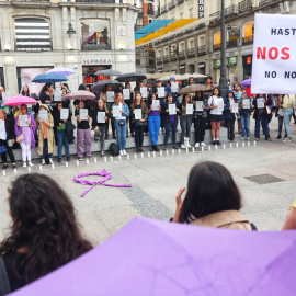 Decenas de personas durante una concentración por los 40 feminicidios en 2023 en la Puerta del Sol, a 2 de junio de 2023, en Madrid