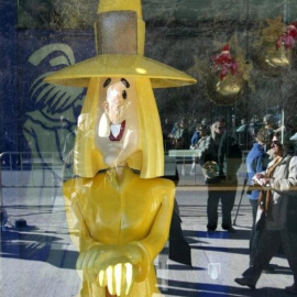 Escaparate de la administración de lotería de la Bruixa d'Or. E.P.