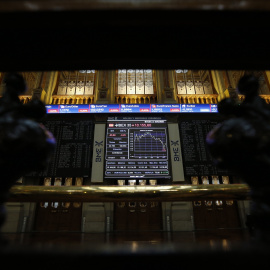 Vista del patio de negociación de la Bolsa de Madrid. EFE/ Javier Lizon