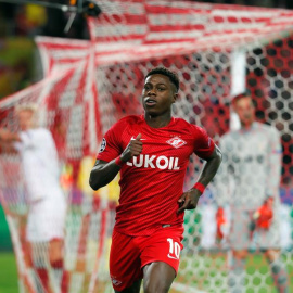 Promes celebra uno de los goles del Spartak. EFE/YURY KOCHETKOV