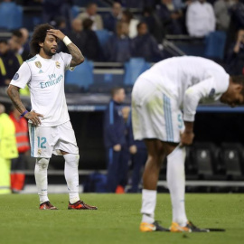 Los jugadores del Madrid se lamentan tras el partido. EFE/Ballesteros