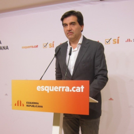 El portaveu d'ERC, Sergi Sabrià, en roda de premsa a la seu del partit. EUROPA PRESS