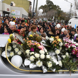 Los argentinos protestan por el asesinato de Morena Dominguez y se despiden de la niña de 11 años que ha sido asesinada en Lanus, Argentina el 10 de agosto de 2023
