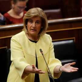 La ministra de Empleo, Fátima Báñez, durante su intervención la sesión de control al Ejecutivo en el Congreso. EFE/Juan Carlos Hidalgo