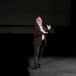 Thierry Frémaux comentando en vivo la película en la proyección especial en el Festival de San Sebastián. / MAMBRÚ