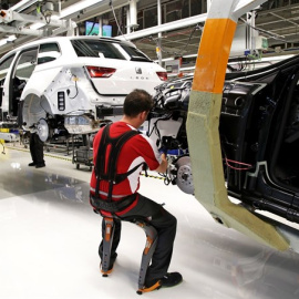 Trabajador de la compañía automovilística Seat. /EUROPA PRESS