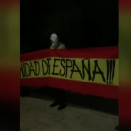 Imagen del vídeo difundido por España 2000 de su acción contra Mónica Oltra en Valencia.