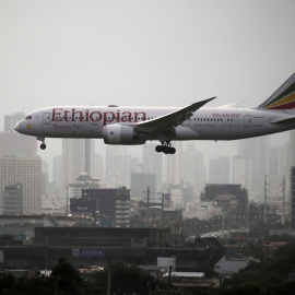 Fotografía de archivo de un avión de Ethiopian Airlines en Manila.
