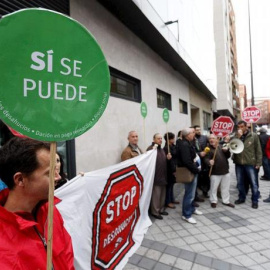 Afectados por las clausulas 'abusivas' de las hipotecas, en 2013. EFE/Archivo