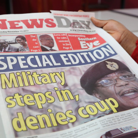 Edición especial de un periódico de Zimbabue. / EFE