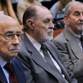Jorge Luis Magnacco junto al dictador argentino Jorge Rafael Videla, durante el juicio por crímenes de lesa humanidad en 2011.
