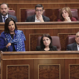 -La portavoz del Grupo Socialista, Margarita Robles,iz., en la sesión de control al Gobierno hoy en el Congreso de los Diputados, que tiene como asuntos principales la crisis política en Cataluña, el juicio por el caso Gürtel y los llamados "papeles d