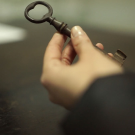 Las llaves de la memoria, un documental que niega la conquista árabe del 711 y busca raíces de la identidad mestiza en Andalucía