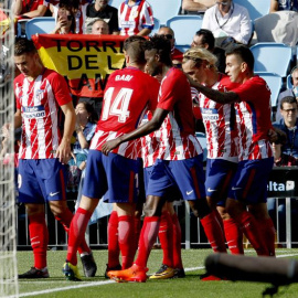 Los jugadores del Atlético celebran el gol marcado por su compañero Kevin Gameiro. - EFE