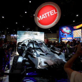 El logo de Mattel en su stand en la Comic Con International en  San Diego (California, EEUU). REUTERS/Mike Blake