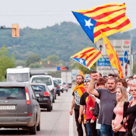 Grupo de manifestantes durante la huelga del pasado 3 de octubre en Catalunya. /EFE