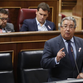 El ministro del Interior, Juan Ignacio Zoido, durante un pleno del Congreso. EFE/Javier Lizón