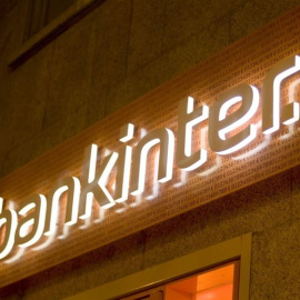 Logo de Bankinter en la sede del banco. E.P.