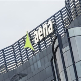 El logo del gestor de aeropuertos Aena, en su sede en Madrid. E.P.