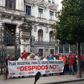Trabajadores de Duro Felguera en una protesta ante la sede del Gobierno asturiano, en Oviedo. E.P.